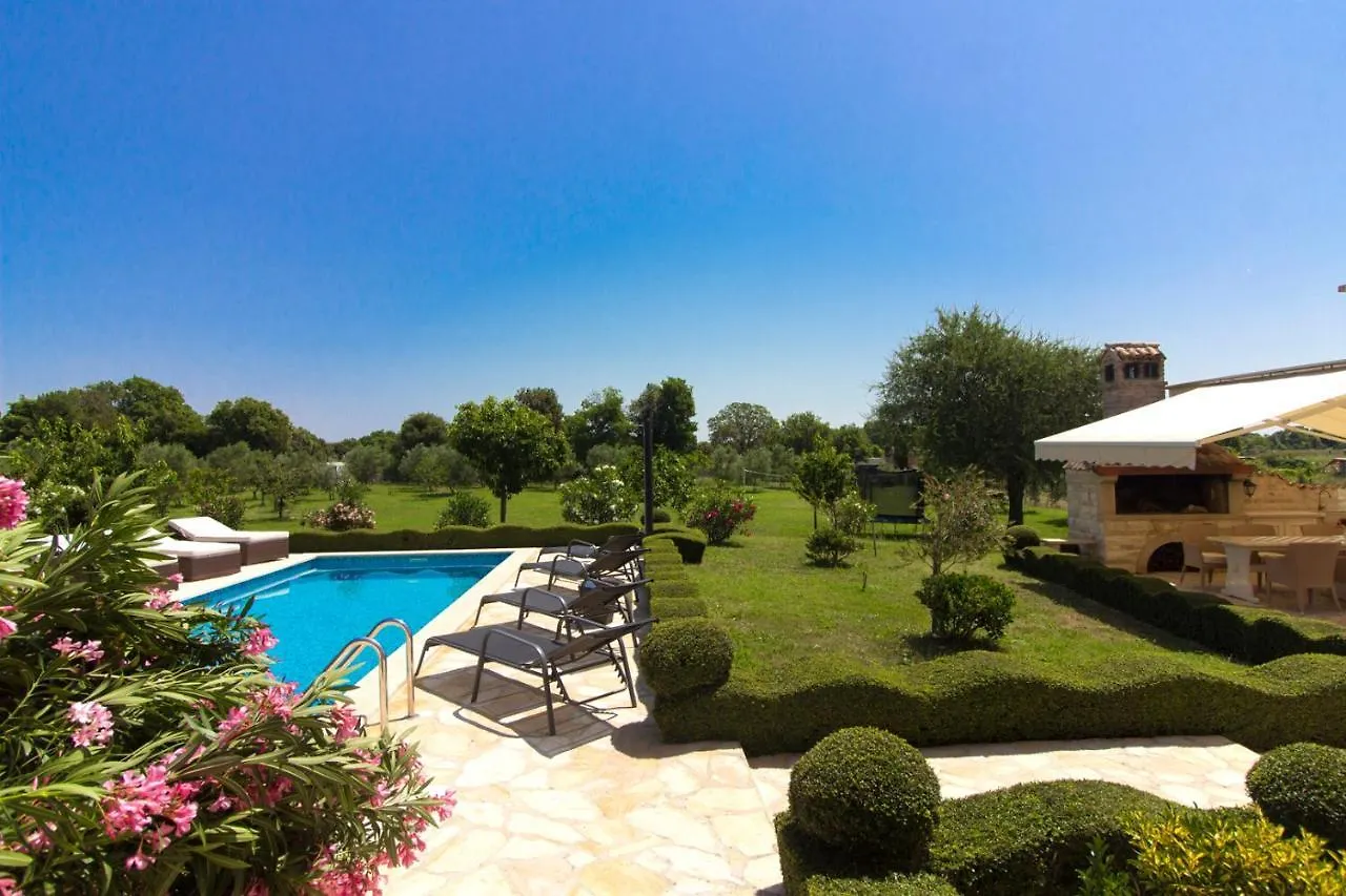 Beautiful Villa Divina With Large Pool, Sauna & Hydrommassage Near Pula, High Level Of Privacy Šišan