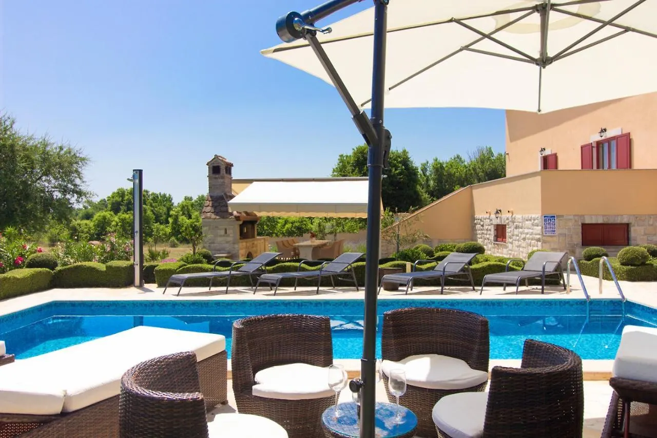 Beautiful Villa Divina With Large Pool, Sauna & Hydrommassage Near Pula, High Level Of Privacy Šišan 0*,  Κροατία