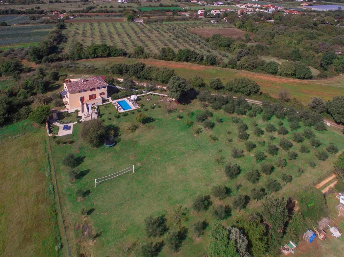 Beautiful Villa Divina With Large Pool, Sauna & Hydrommassage Near Pula, High Level Of Privacy Šišan