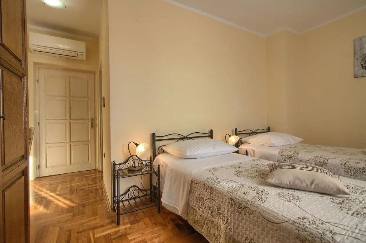Beautiful Villa Divina With Large Pool, Sauna & Hydrommassage Near Pula, High Level Of Privacy Šišan