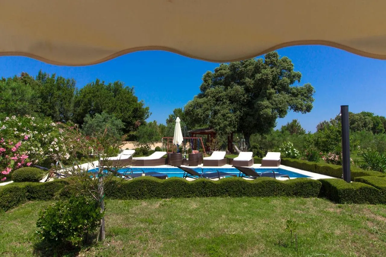 Beautiful Villa Divina With Large Pool, Sauna & Hydrommassage Near Pula, High Level Of Privacy Šišan