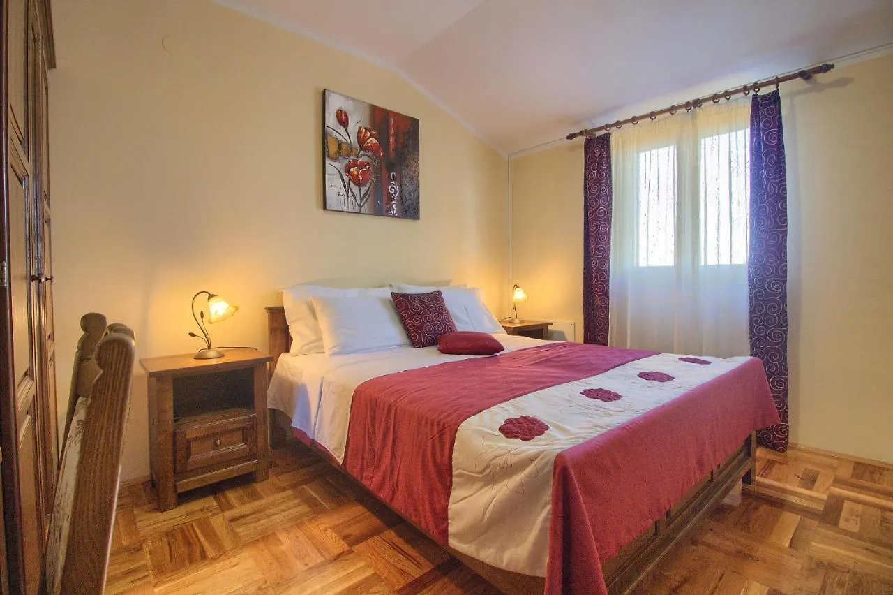 Beautiful Villa Divina With Large Pool, Sauna & Hydrommassage Near Pula, High Level Of Privacy Šišan