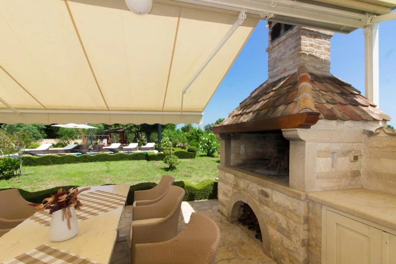 Beautiful Villa Divina With Large Pool, Sauna & Hydrommassage Near Pula, High Level Of Privacy Šišan