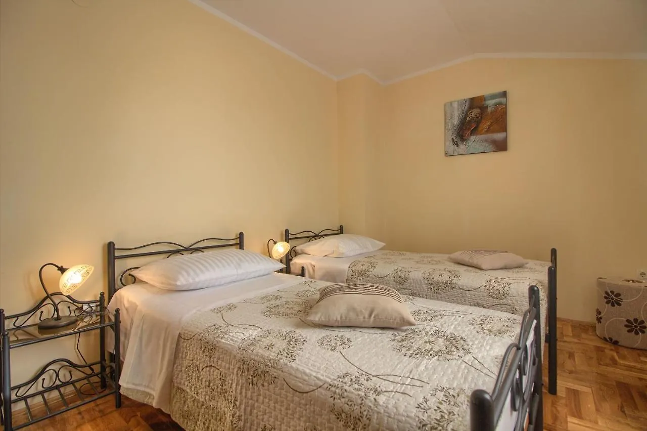 Beautiful Villa Divina With Large Pool, Sauna & Hydrommassage Near Pula, High Level Of Privacy Šišan